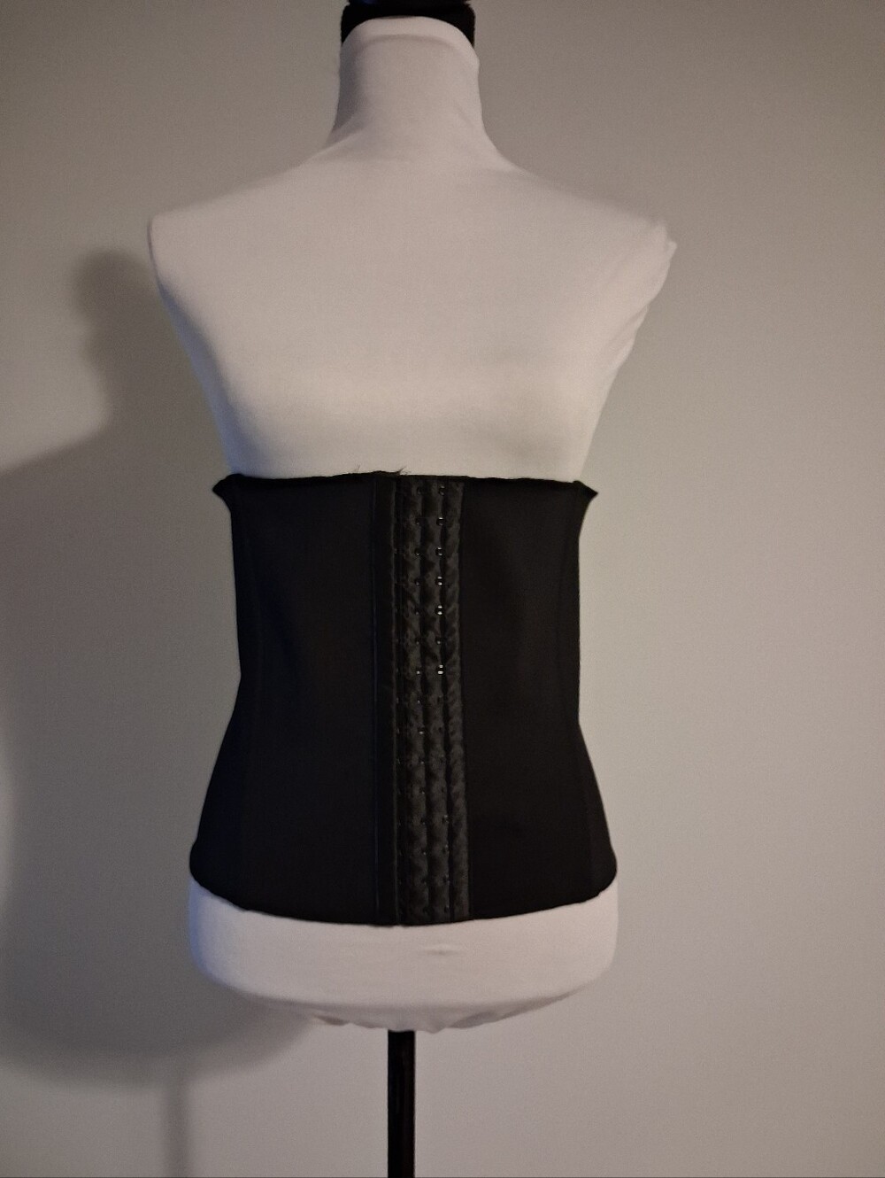 SKIMS Black Waist Trainer Strapless Sculpting Trainer